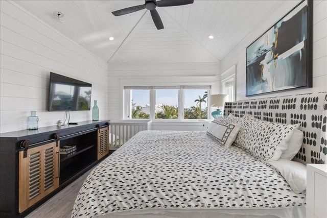 239 S HARBOR DRIVE, Holmes Beach, FL 34217
