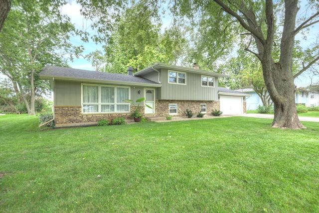 10210 Sunridge Drive, Naperville, IL 60564