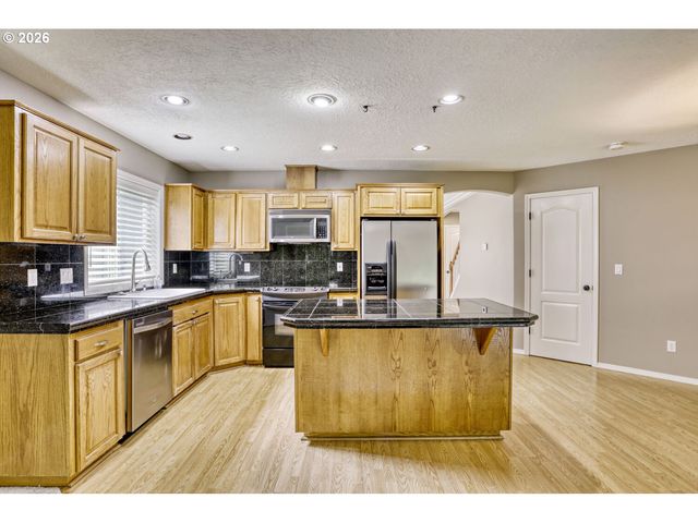 14122 Se MORNING SUN Dr, Clackamas, OR 97015
