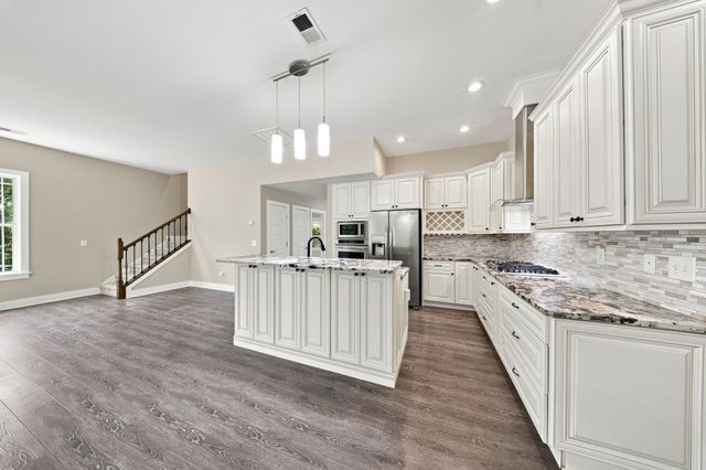 527 S Fredrick Way, Boiling Springs, SC 29316