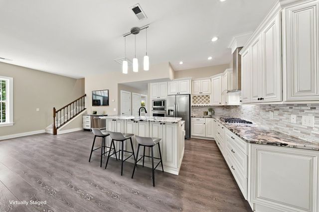 527 S Fredrick Way, Boiling Springs, SC 29316