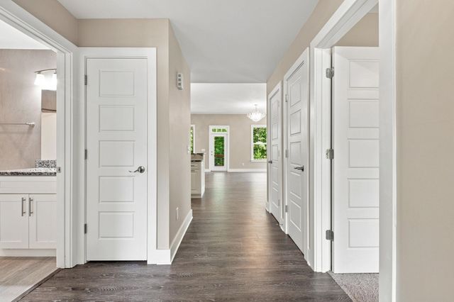 527 S Fredrick Way, Boiling Springs, SC 29316