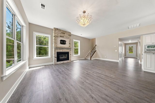 527 S Fredrick Way, Boiling Springs, SC 29316