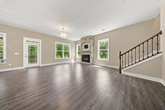 527 S Fredrick Way, Boiling Springs, SC 29316