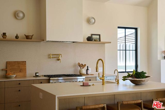 7841 Stewart Avenue, Los Angeles, CA 90045