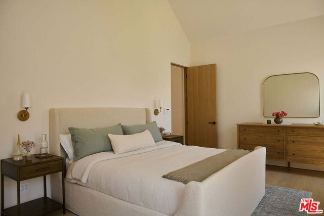 7841 Stewart Avenue, Los Angeles, CA 90045