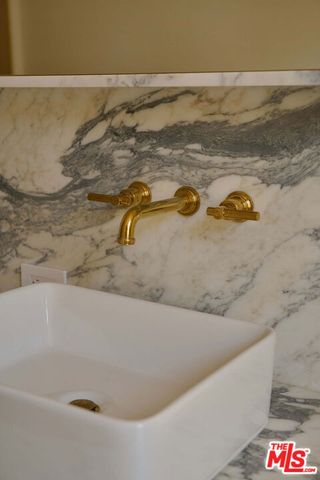 7841 Stewart Avenue, Los Angeles, CA 90045