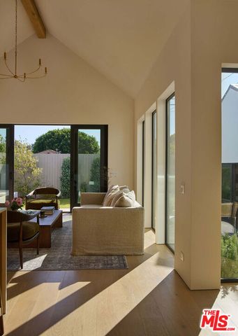 7841 Stewart Avenue, Los Angeles, CA 90045