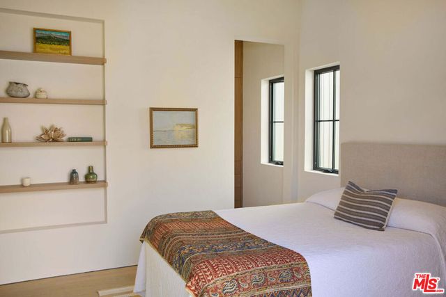 7841 Stewart Avenue, Los Angeles, CA 90045