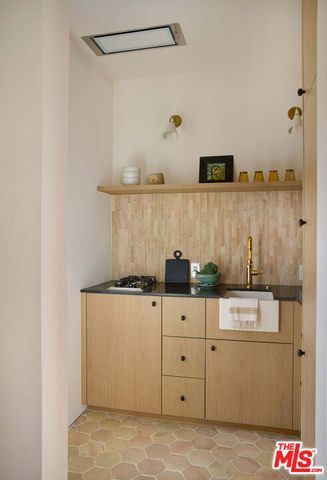 7841 Stewart Avenue, Los Angeles, CA 90045