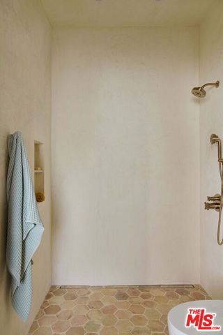 7841 Stewart Avenue, Los Angeles, CA 90045