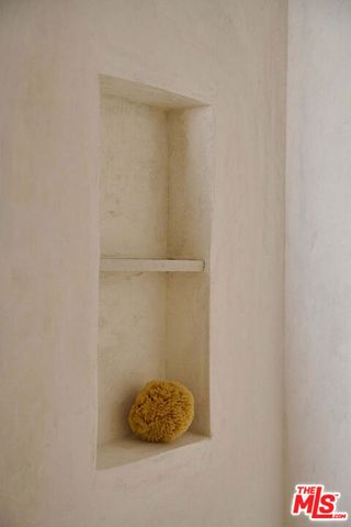 7841 Stewart Avenue, Los Angeles, CA 90045