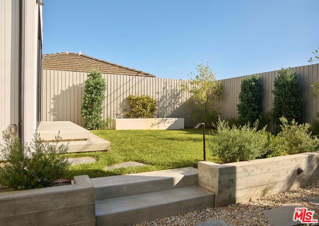 7841 Stewart Avenue, Los Angeles, CA 90045