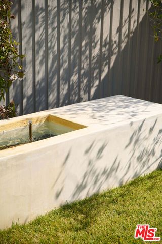 7841 Stewart Avenue, Los Angeles, CA 90045