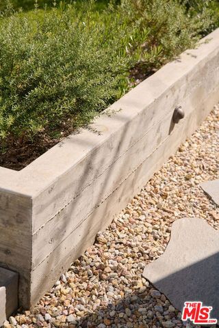 7841 Stewart Avenue, Los Angeles, CA 90045