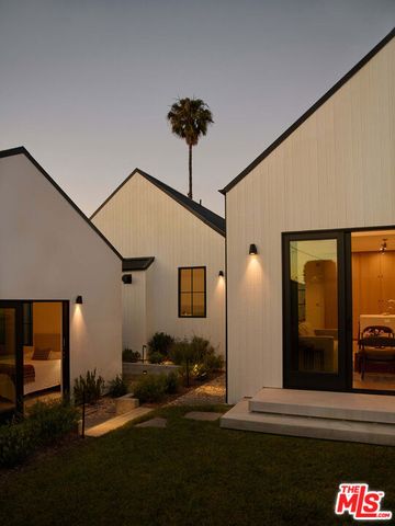 7841 Stewart Avenue, Los Angeles, CA 90045