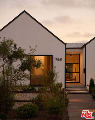 7841 Stewart Avenue, Los Angeles, CA 90045