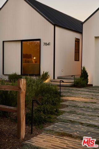 7841 Stewart Avenue, Los Angeles, CA 90045