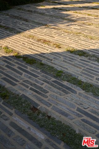 7841 Stewart Avenue, Los Angeles, CA 90045