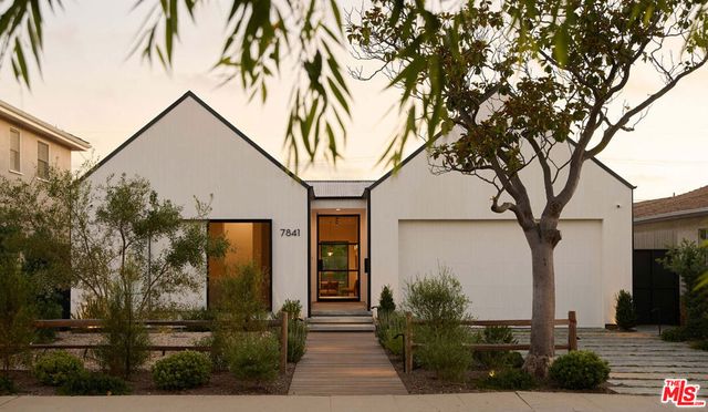 7841 Stewart Avenue, Los Angeles, CA 90045