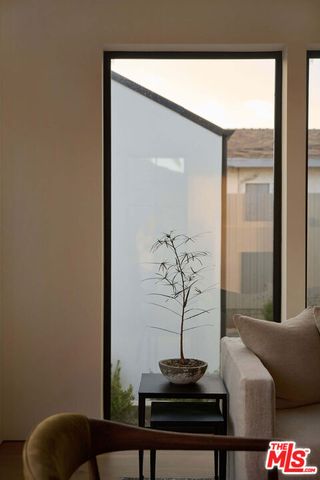 7841 Stewart Avenue, Los Angeles, CA 90045