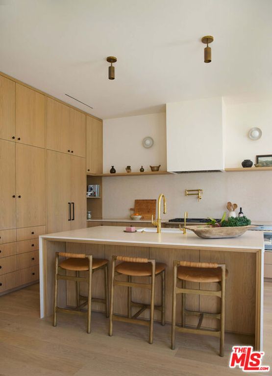 Image 12 of property listing at 7841 Stewart Avenue, Los Angeles, CA 90045