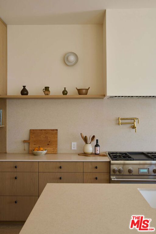 Image 13 of property listing at 7841 Stewart Avenue, Los Angeles, CA 90045