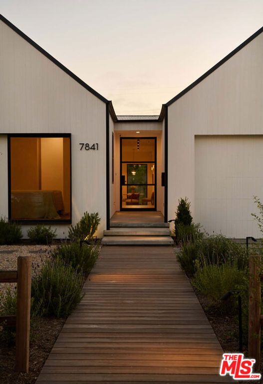 Image 2 of property listing at 7841 Stewart Avenue, Los Angeles, CA 90045