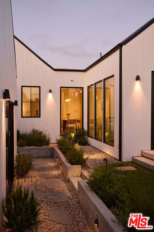 Image 61 of property listing at 7841 Stewart Avenue, Los Angeles, CA 90045