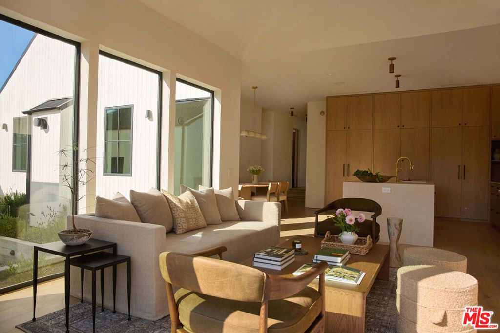 Image 7 of property listing at 7841 Stewart Avenue, Los Angeles, CA 90045