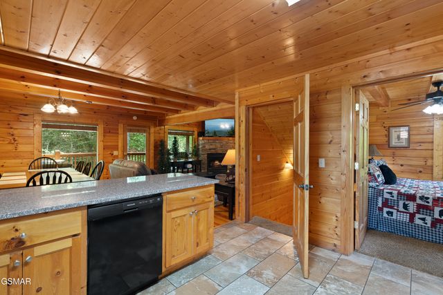 543 Blackberry Ridge Way, Pigeon Forge, TN 37863