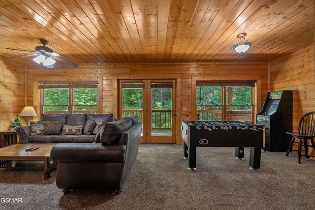 543 Blackberry Ridge Way, Pigeon Forge, TN 37863