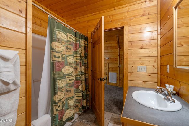 543 Blackberry Ridge Way, Pigeon Forge, TN 37863