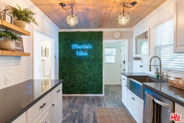 31561 Panorama Drive, Running Springs, CA 92382