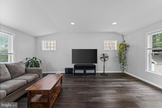 2307 HARFORD HILLS RD, Parkville, MD 21234