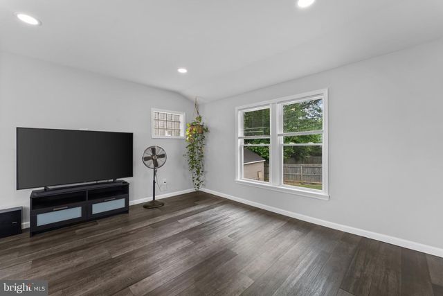2307 HARFORD HILLS RD, Parkville, MD 21234