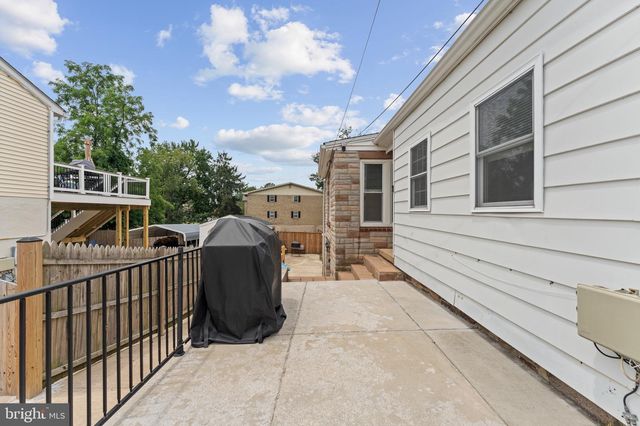 2307 HARFORD HILLS RD, Parkville, MD 21234