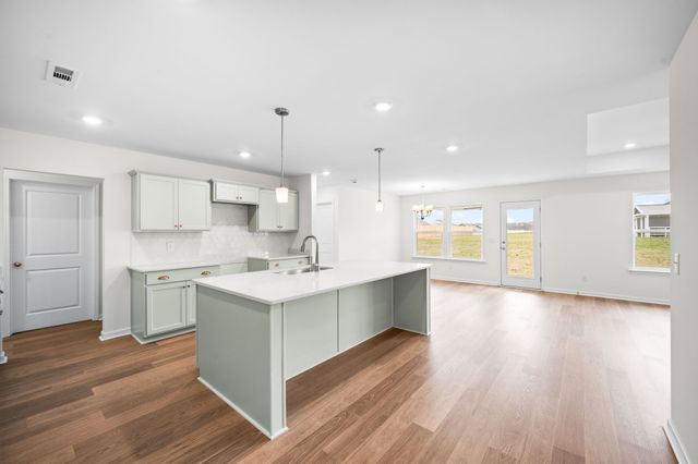 702 Larry Cir, Mount Pleasant, TN 38474