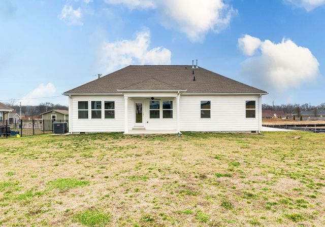 702 Larry Cir, Mount Pleasant, TN 38474