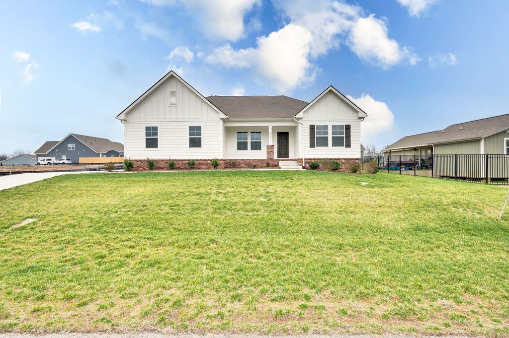 702 Larry Cir, Mount Pleasant, TN 38474