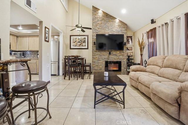 300 S Prospectors Road 29, Diamond Bar, CA 91765