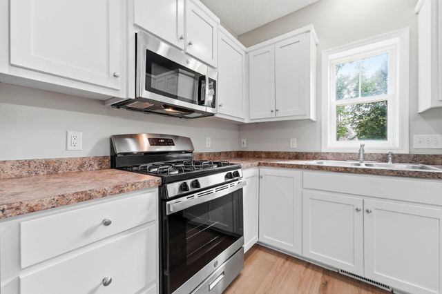3012 Cottage Lane N, Maplewood, MN 55109
