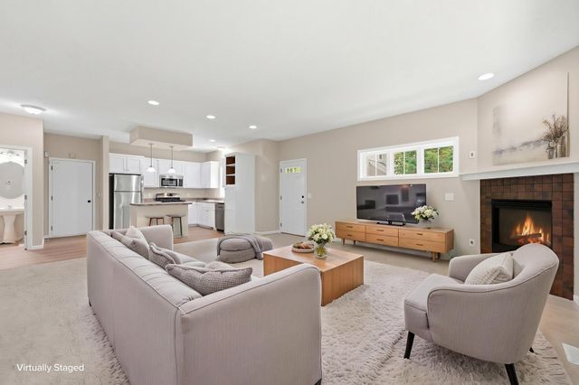 3012 Cottage Lane N, Maplewood, MN 55109