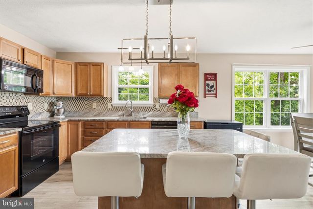 900 ENFIELD DR, Winchester, VA 22602