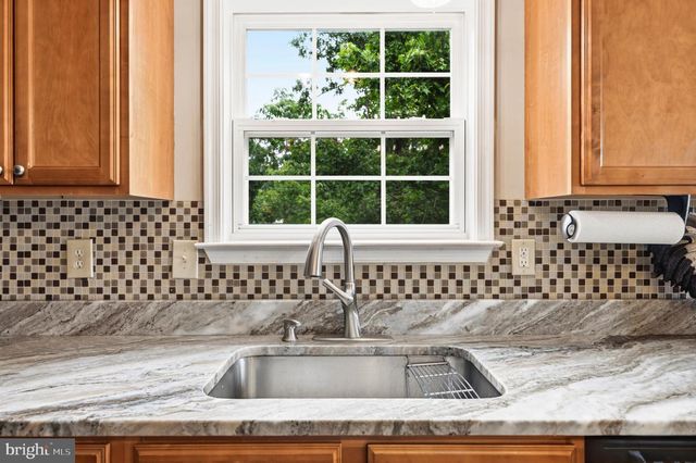 900 ENFIELD DR, Winchester, VA 22602