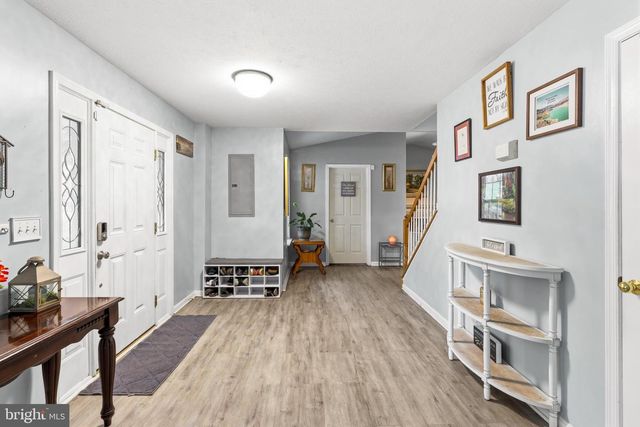900 ENFIELD DR, Winchester, VA 22602