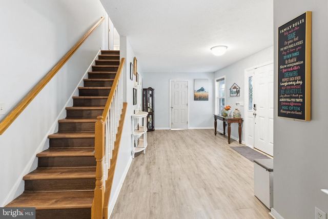 900 ENFIELD DR, Winchester, VA 22602