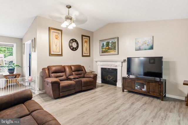 900 ENFIELD DR, Winchester, VA 22602
