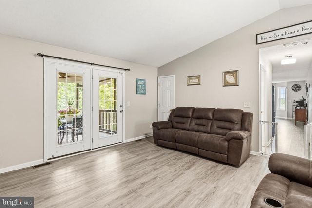 900 ENFIELD DR, Winchester, VA 22602