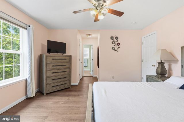 900 ENFIELD DR, Winchester, VA 22602